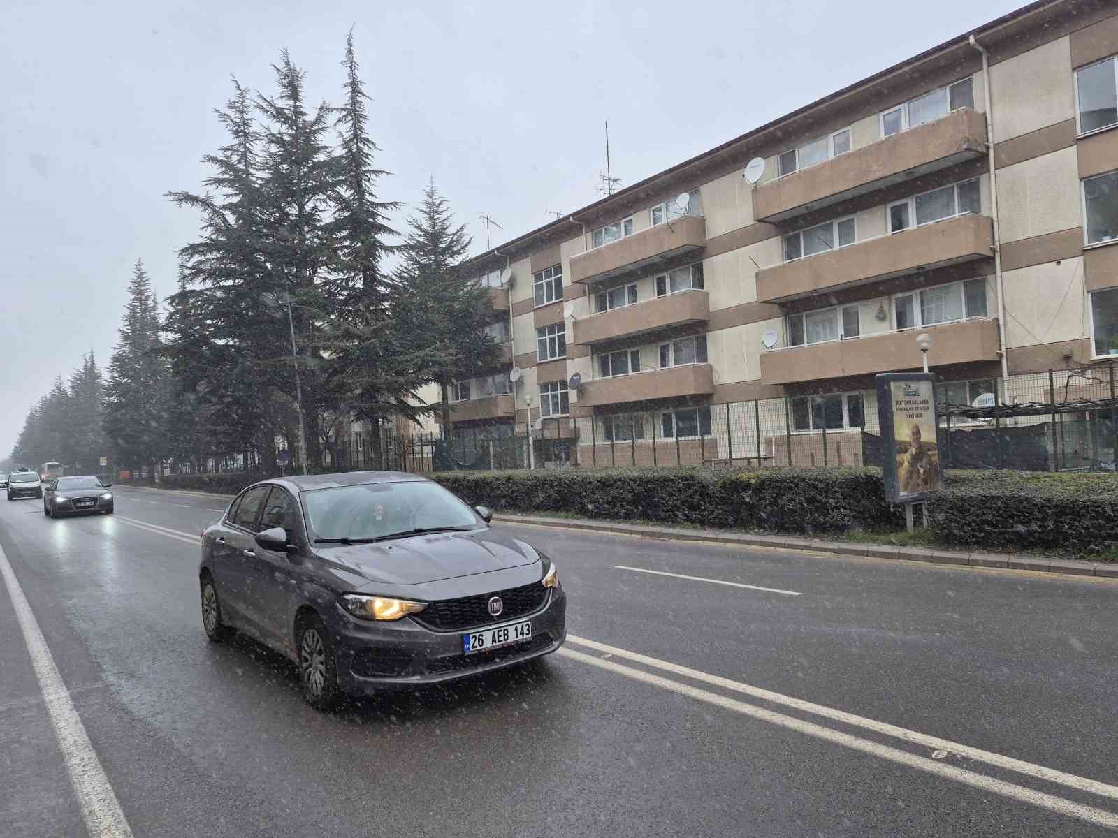 Eskişehir’e kar geri döndü
