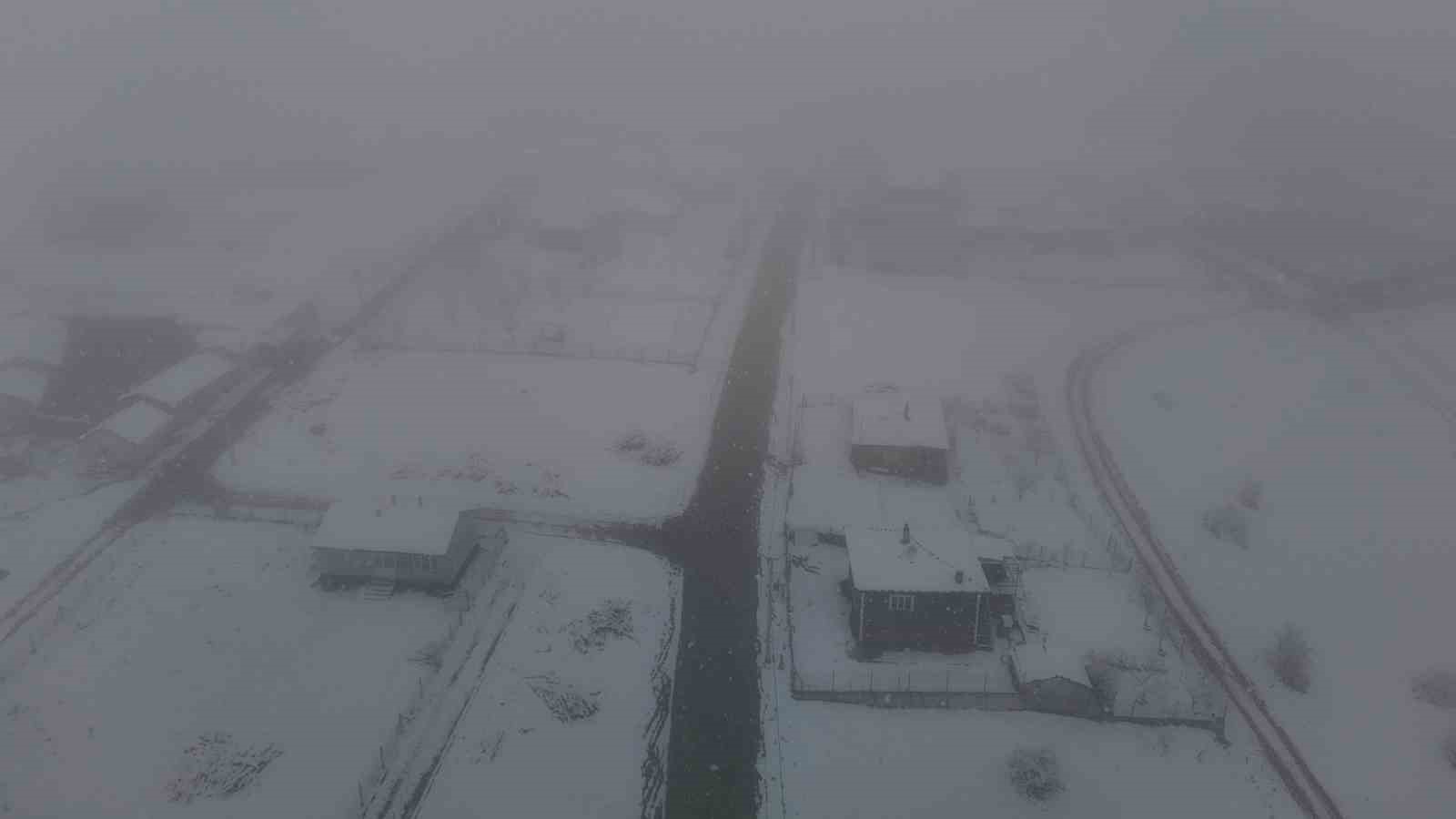 Eskişehir’in yüksek kesimdeki mahallesi kışa geri döndü
