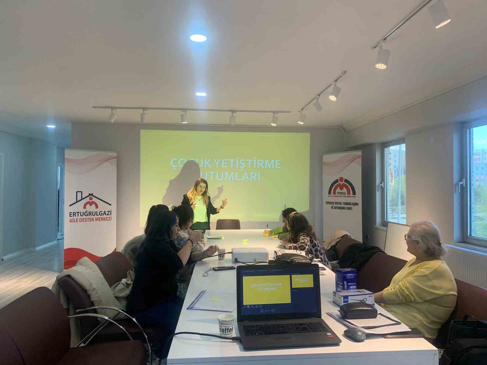 Eskişehirli annelere "Çocuk Yetiştirme Tutumları" eğitimi

