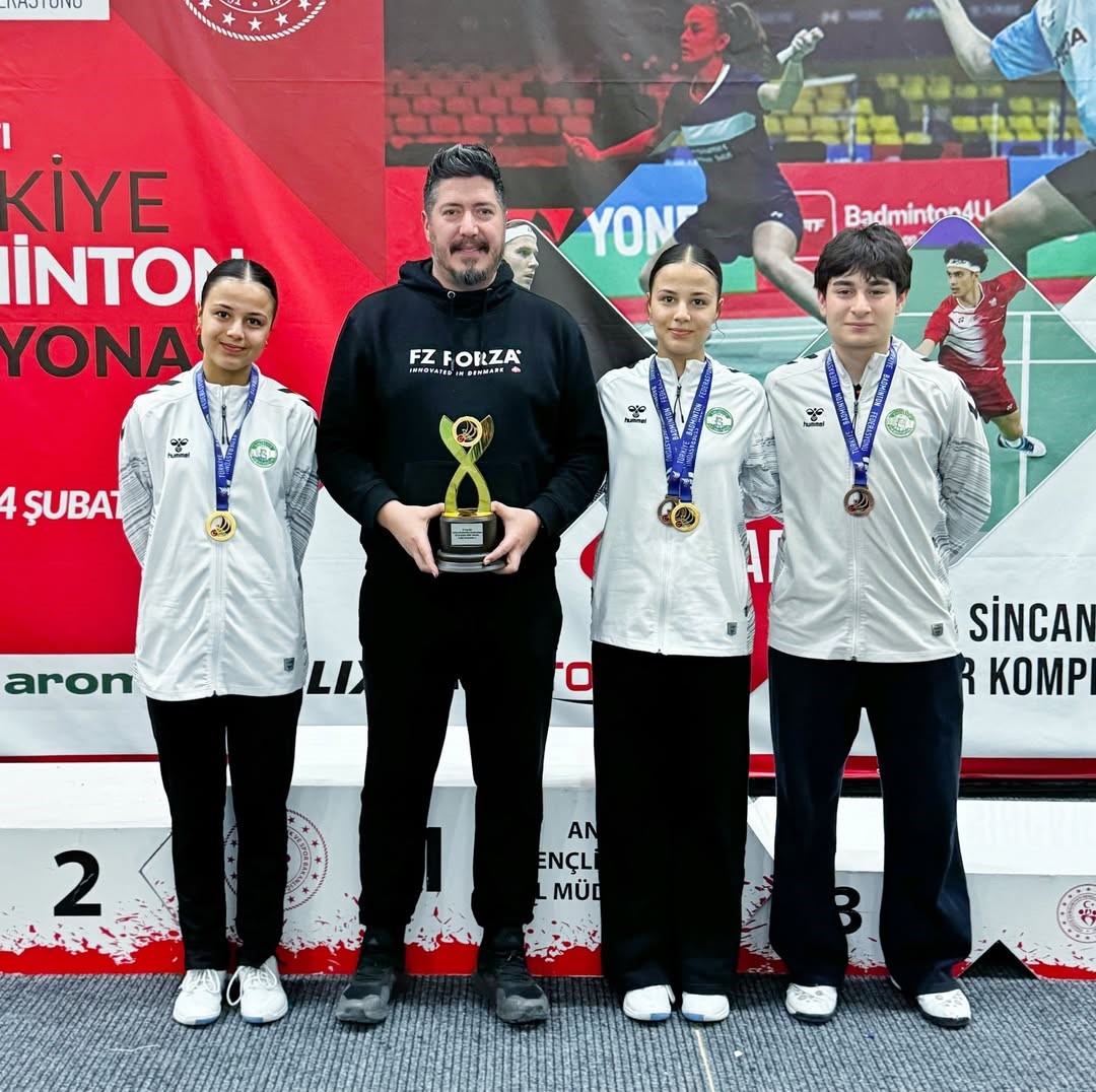 Eskişehirli badmintonculardan Türkiye Şampiyonası’nda madalya yağmuru
