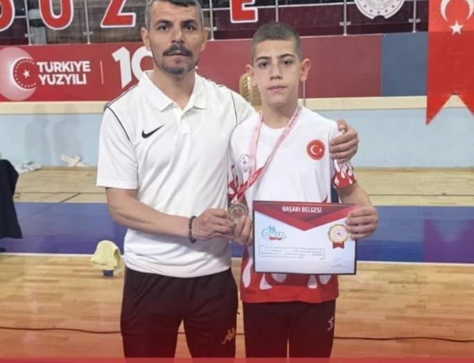 Eskişehirli genç güreşçi Türkiye’yi temsil etmeye hazırlanıyor
