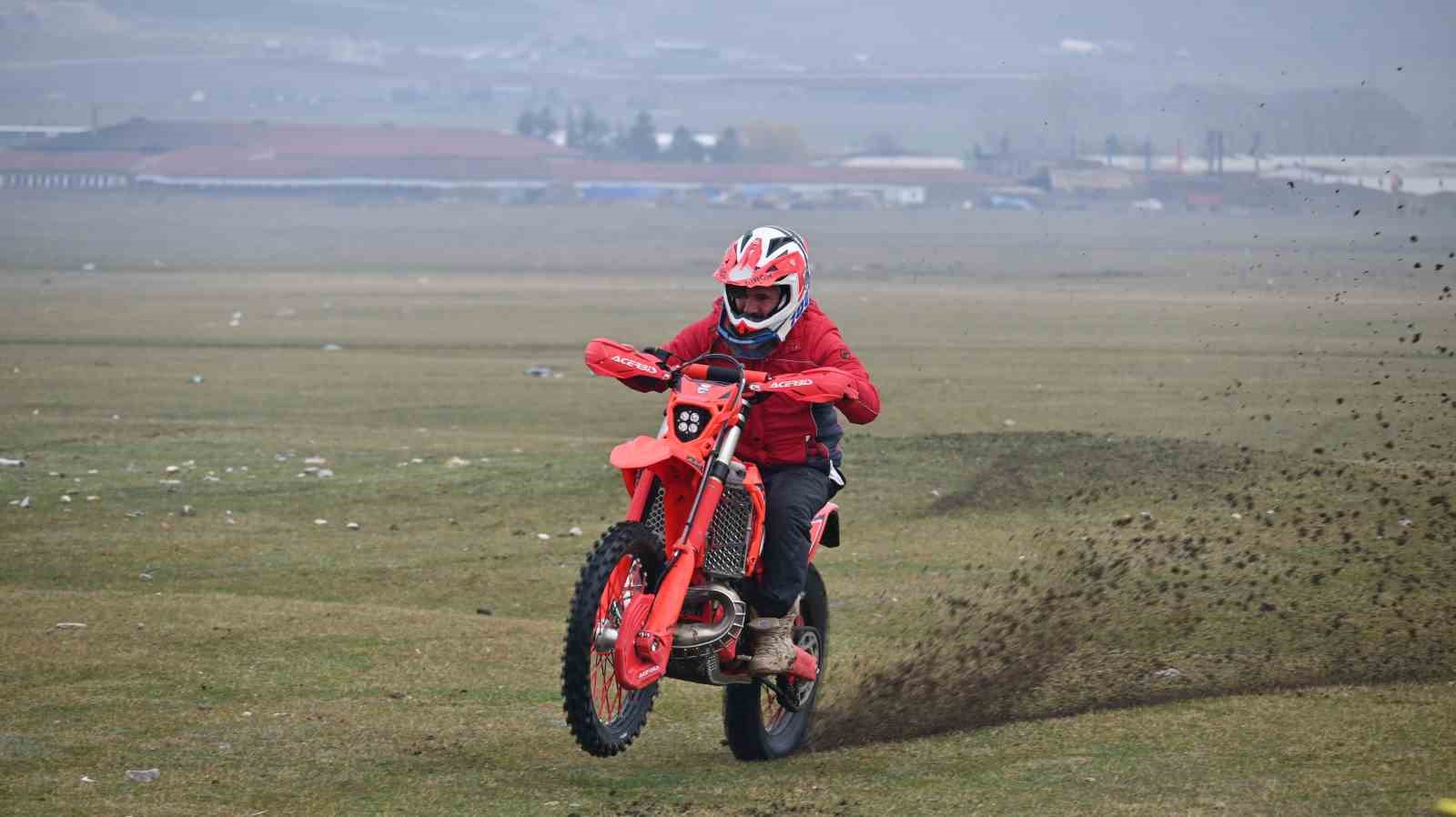 Eskişehirli motosikletçilerin pist talebi
