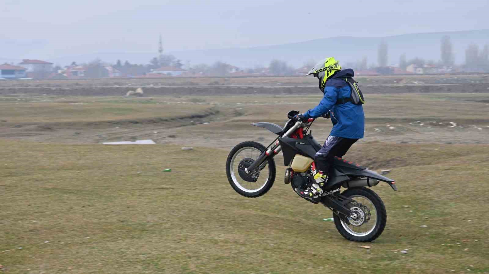 Eskişehirli motosikletçilerin pist talebi
