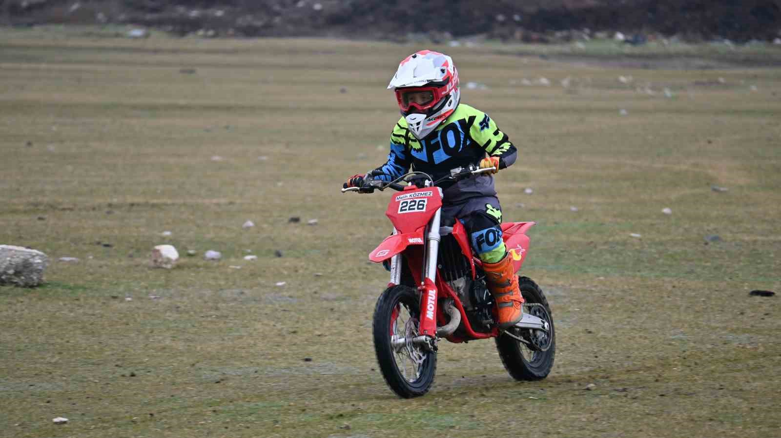 Eskişehirli motosikletçilerin pist talebi
