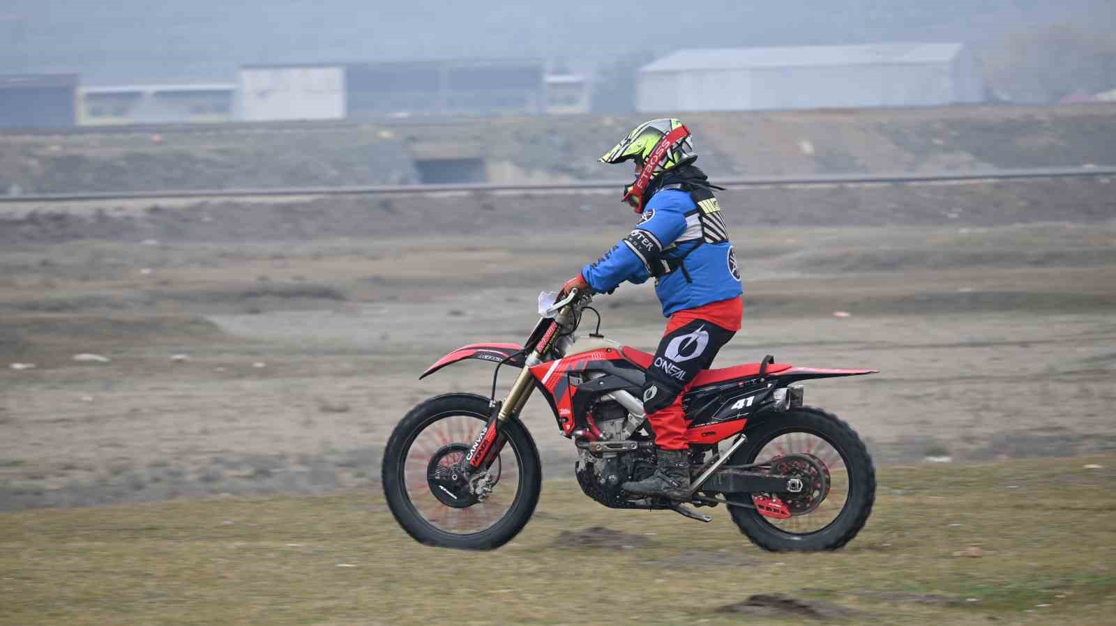 Eskişehirli motosikletçilerin pist talebi
