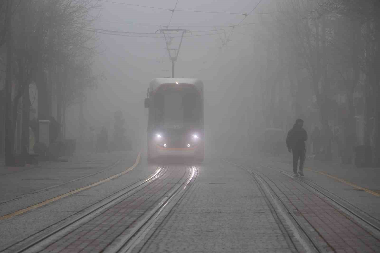 Eskişehirliler pazar sabahına sisle uyandı
