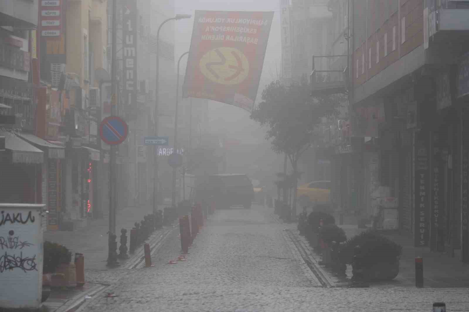 Eskişehirliler pazar sabahına sisle uyandı
