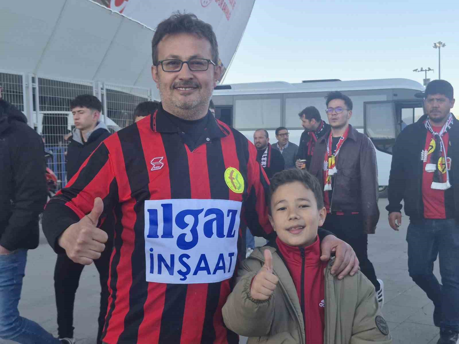 Eskişehirspor taraftarı Balıkesirspor maçı için heyecanlı
