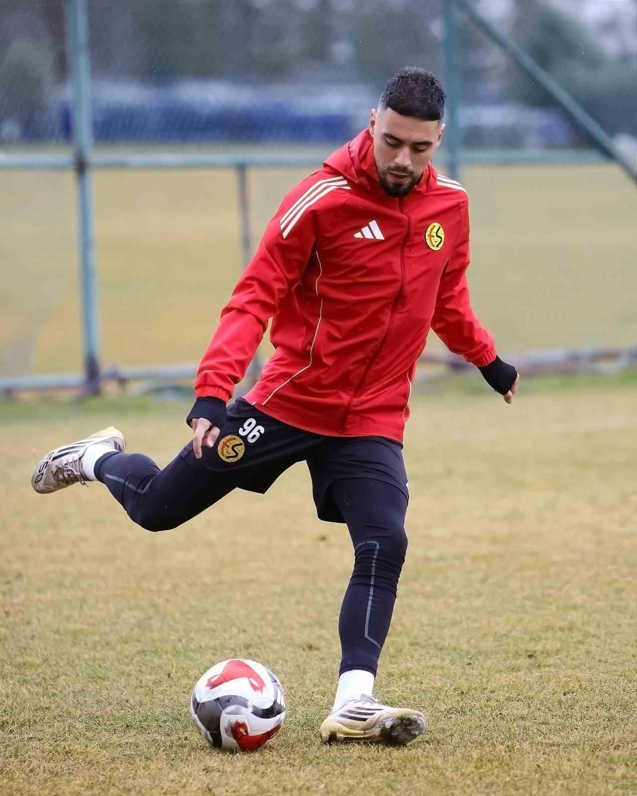 Eskişehirspor, Uşak deplasmanı öncesi hazırlıkları tamamladı
