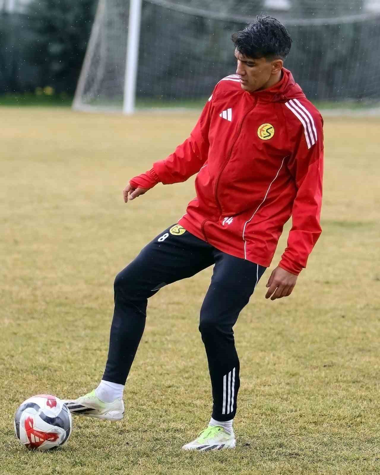 Eskişehirspor, Uşak deplasmanı öncesi hazırlıkları tamamladı
