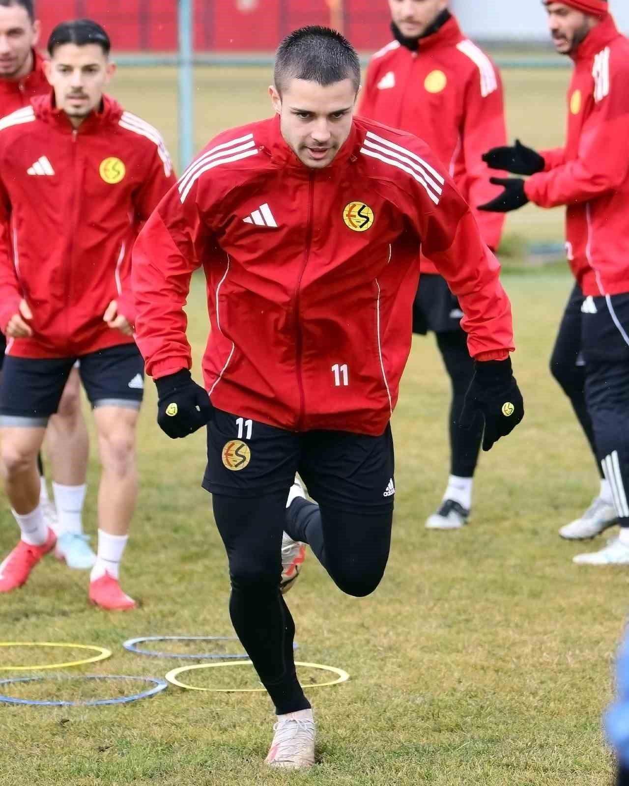 Eskişehirspor, Uşak deplasmanı öncesi hazırlıkları tamamladı
