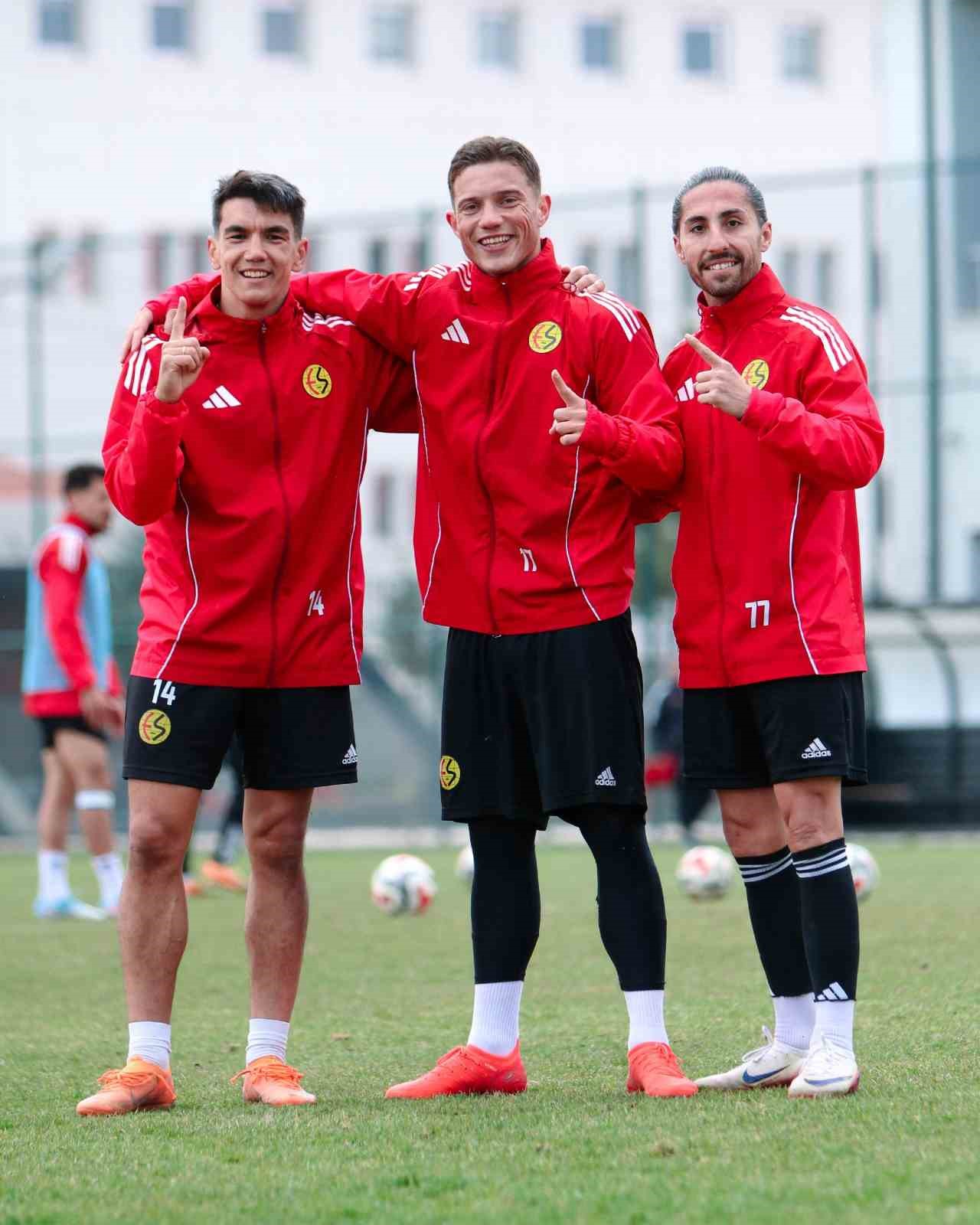 Eskişehirspor’da Karşıyaka mesaisi sürüyor
