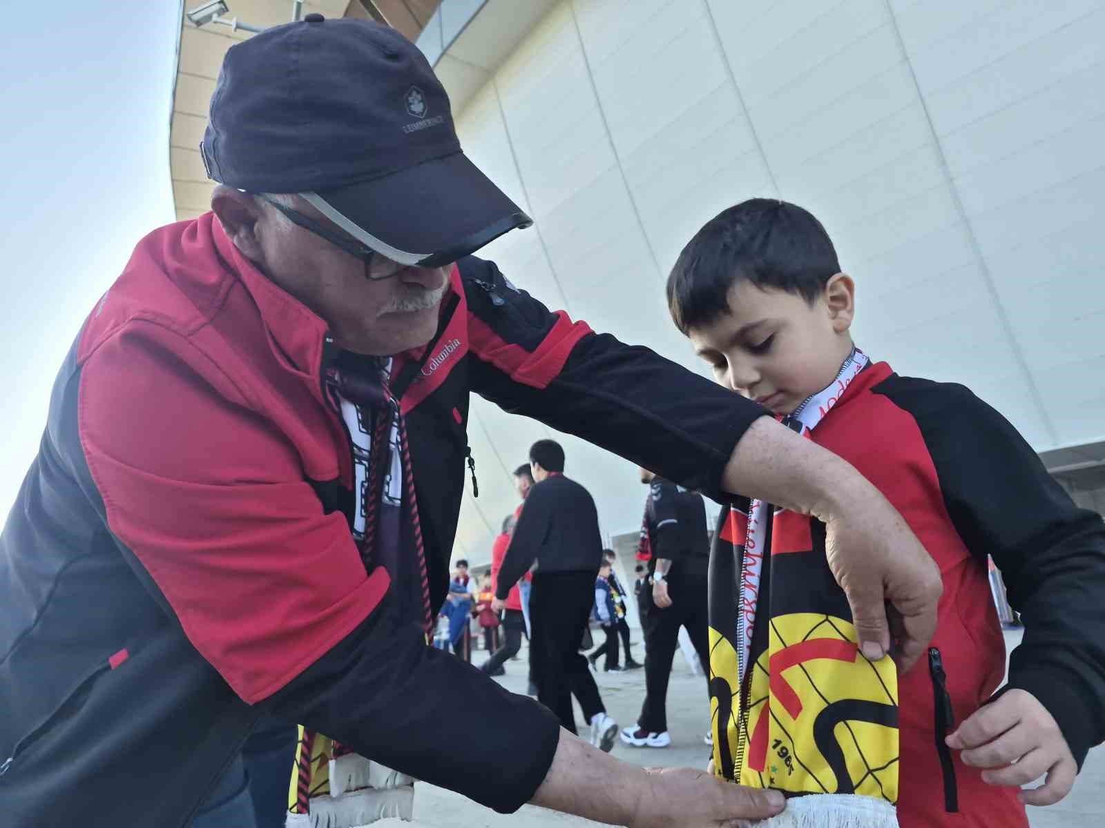 Eskişehirspor’un kritik karşılaşmasına dede-torun geldiler
