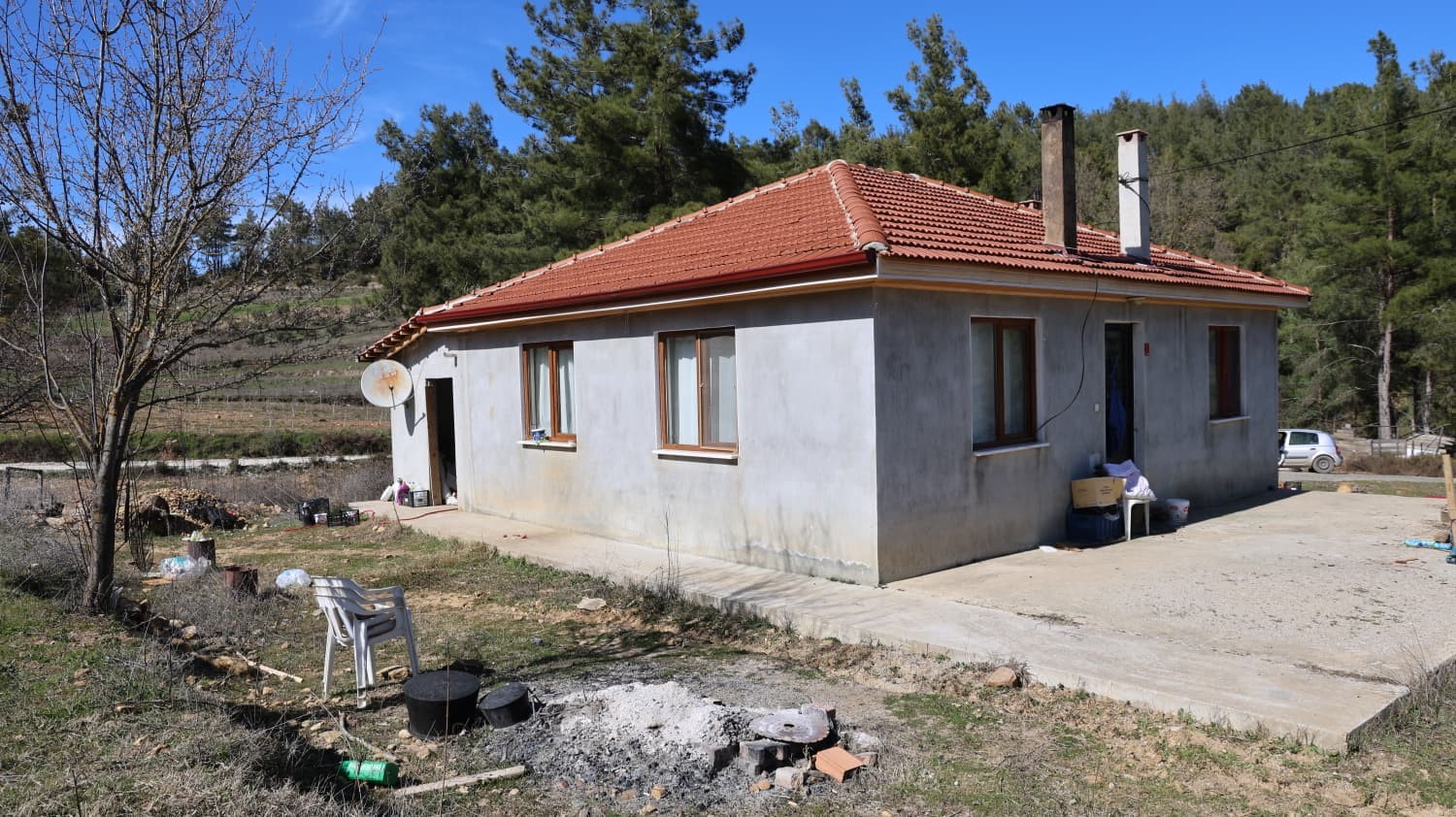 Eşlerin ölümle biten bıçaklı kavgasının ardından olayın yaşandığı ev sessizliğe büründü
