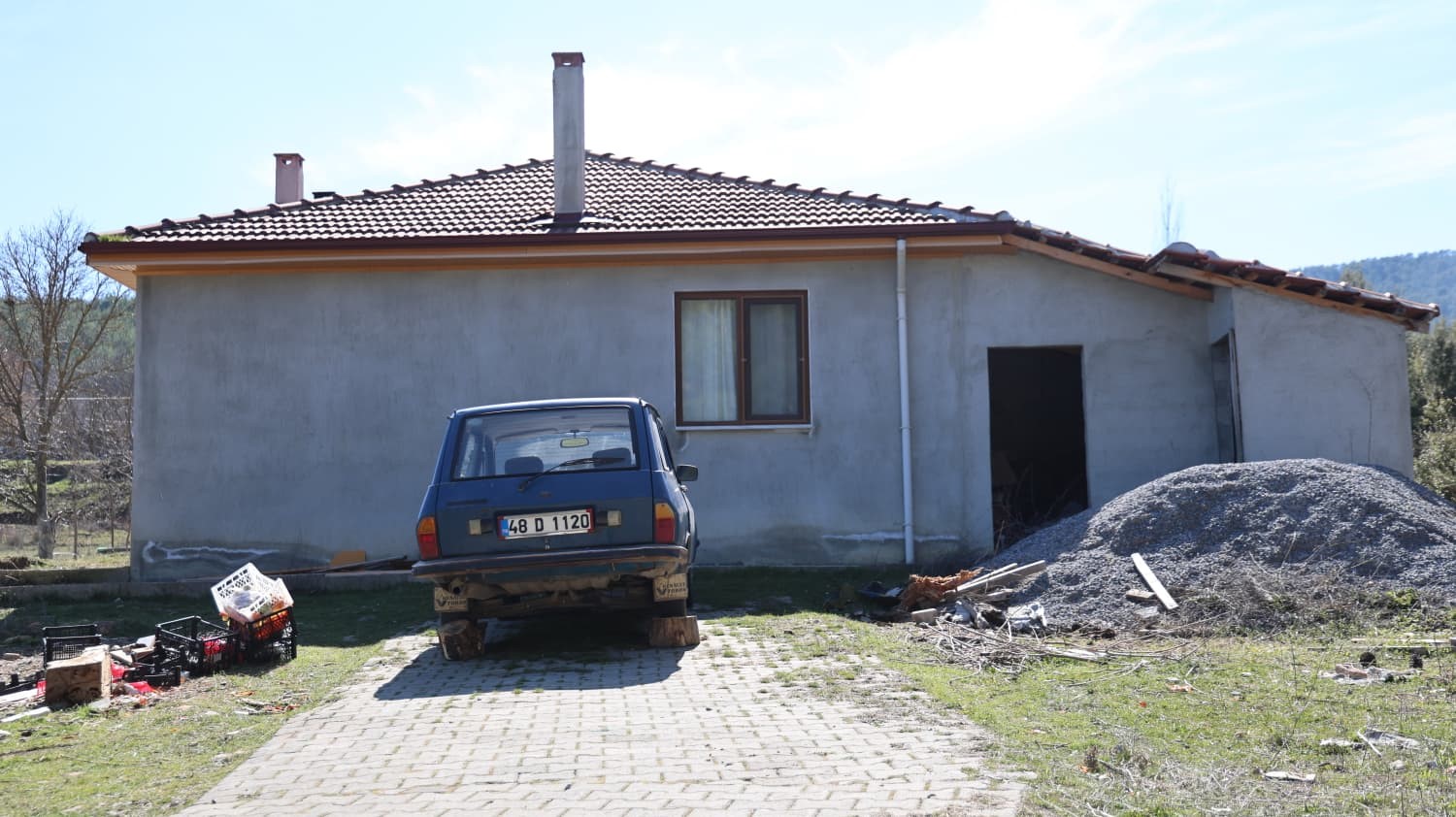 Eşlerin ölümle biten bıçaklı kavgasının ardından olayın yaşandığı ev sessizliğe büründü
