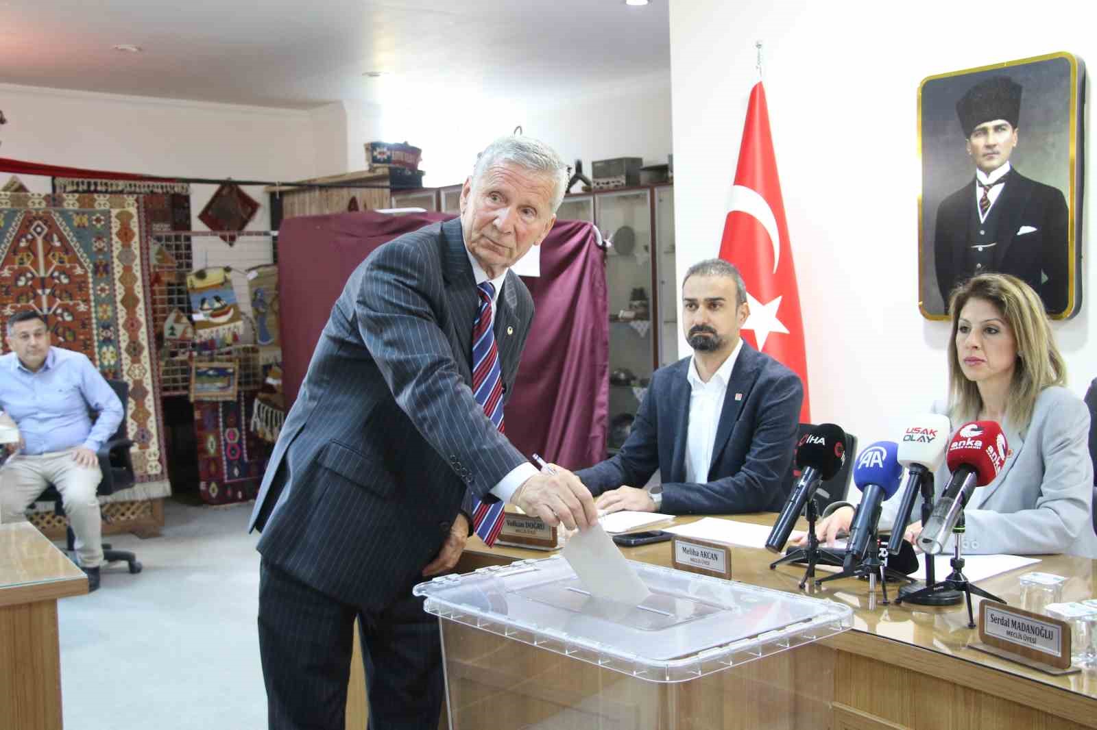 Eşme Belediye Başkan Vekilliğine Zeki Işık seçildi
