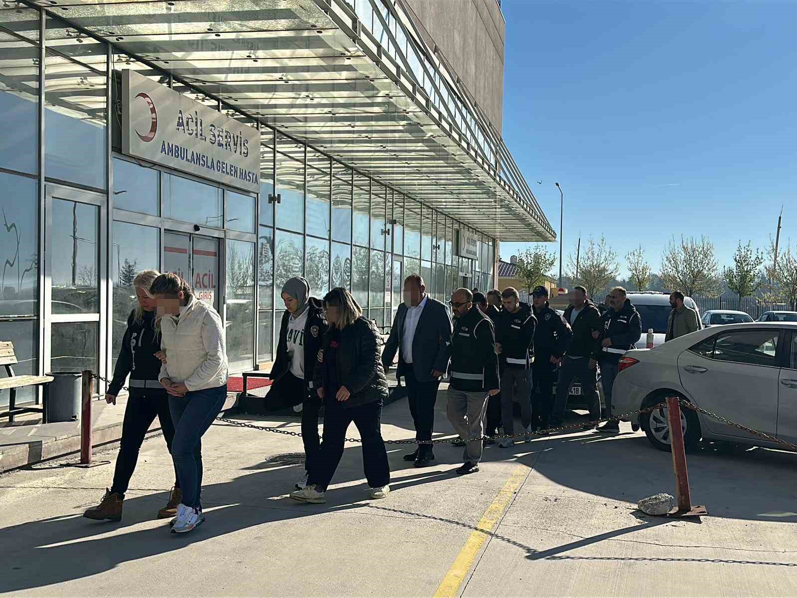 Eşme Belediye Başkanı Tozan ve 5 şüpheli adliyeye sevk edildi
