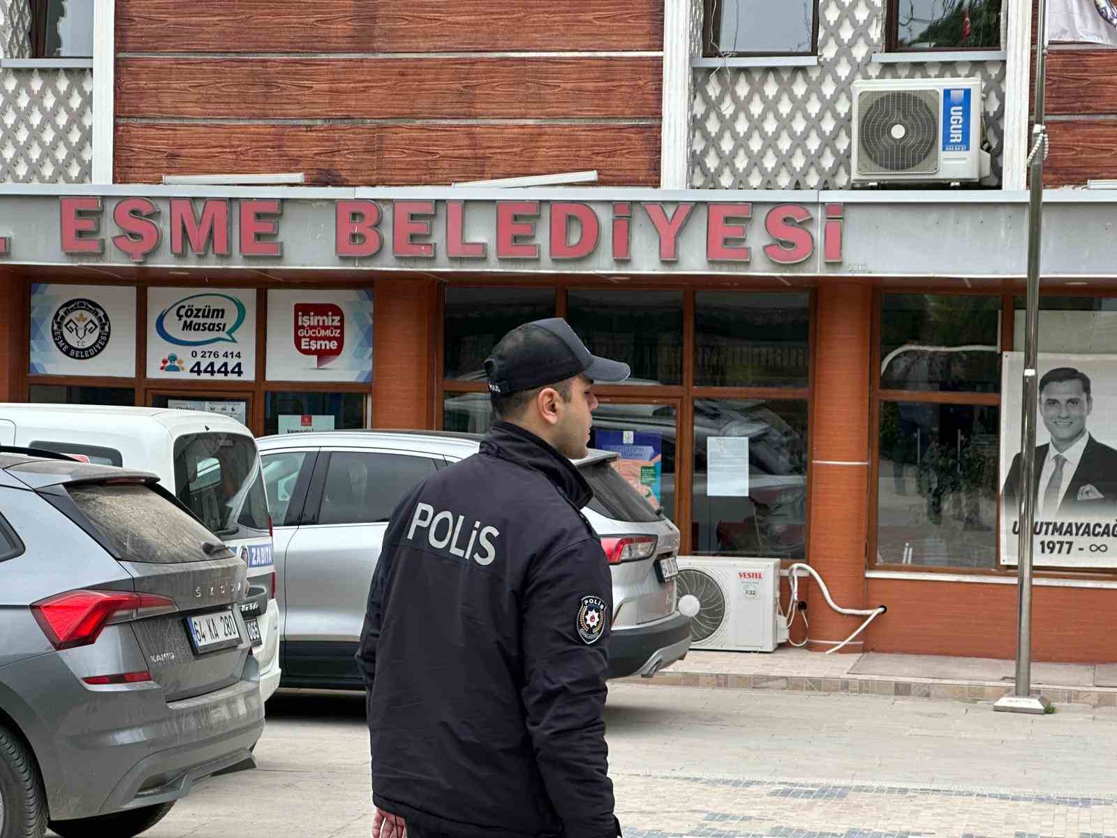 Eşme Belediyesi’ne yönelik ‘irtikap’ soruşturması kapsamında Başkan Tozan, eşi ve 3 şüpheli gözaltına alındı
