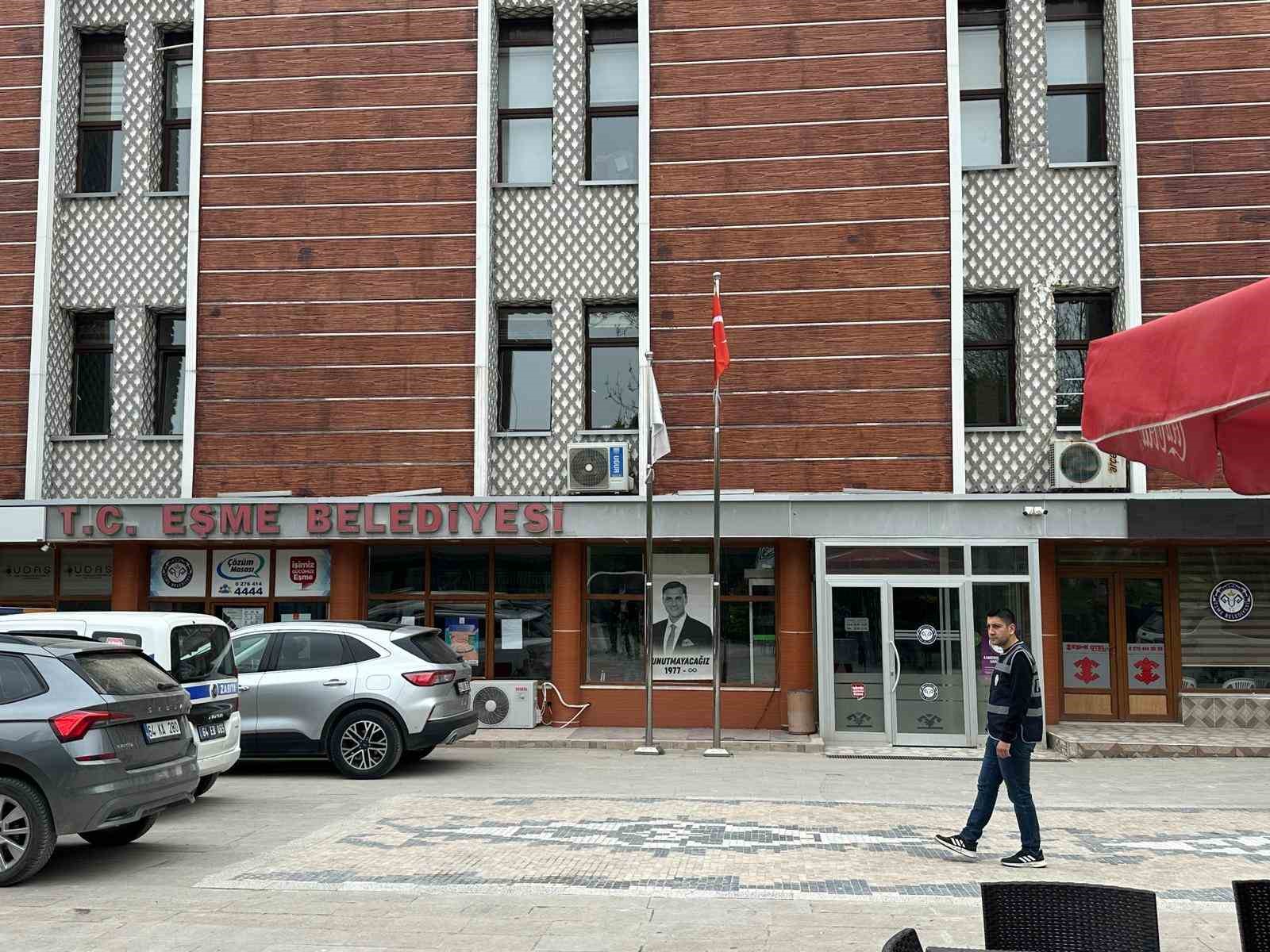 Eşme’da Başkan Tozan, eşi ve 3 şüpheliye irtikap gözaltısı
