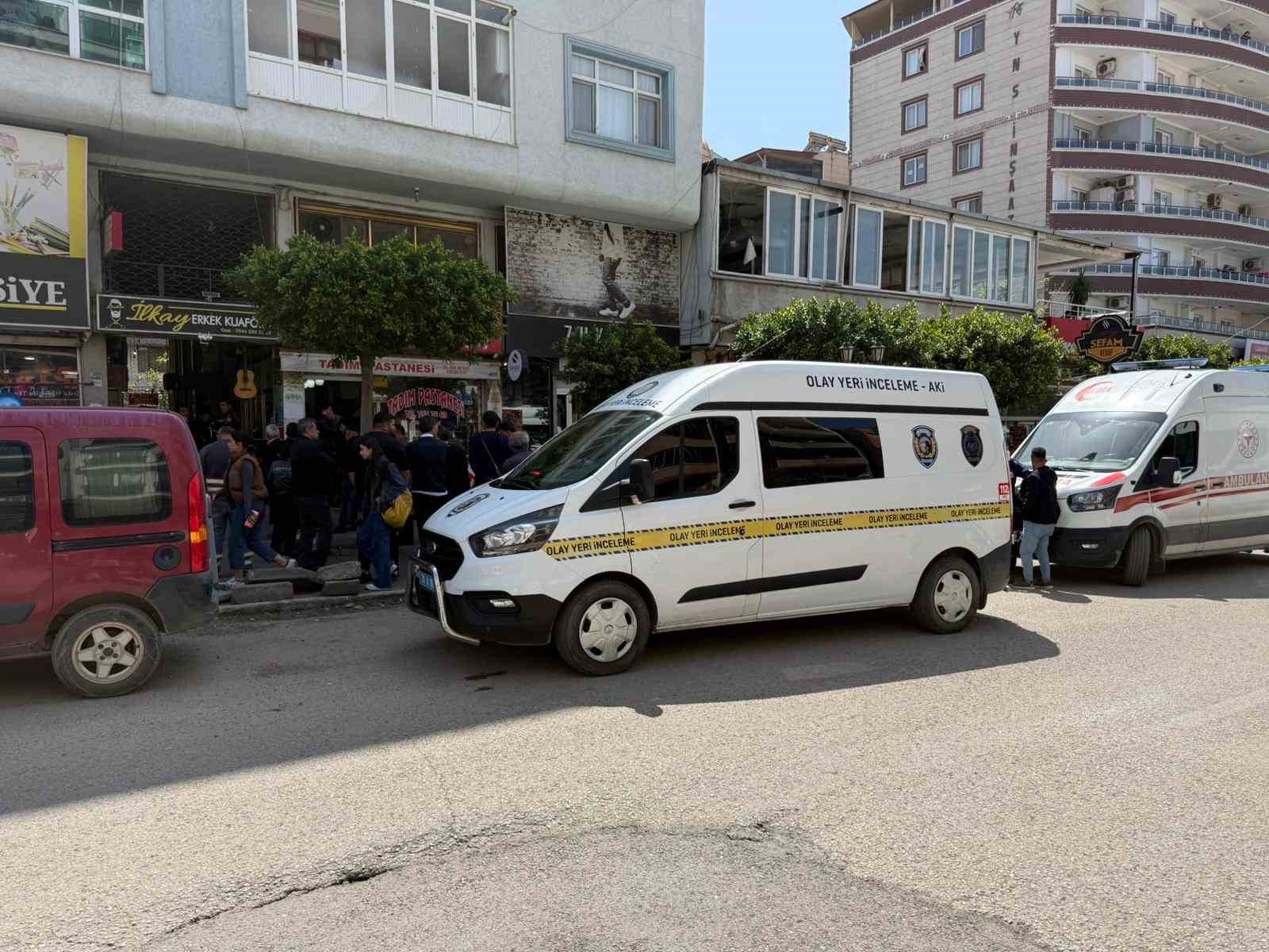 Esnaf iş yerinde ölü bulundu
