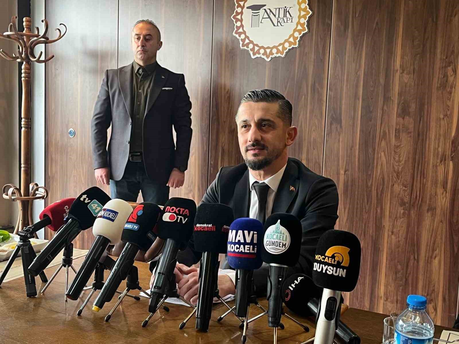 "Esnafın yalnızlığına son vereceğiz" diyen Başoğlu adaylığını duyurdu
"Esnafın yalnızlığına son vereceğiz" diyen Başoğlu adaylığını duyurdu