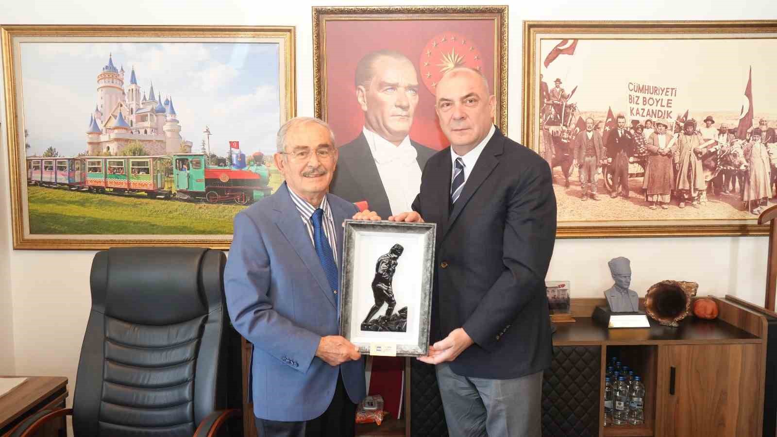 ESO Başkanı Kesikbaş: "Eskişehir’in başarısı, kent ve sanayinin ortak hikâyesidir"
ESO Başkanı Kesikbaş: "Eskişehir’in başarısı, kent ve sanayinin ortak hikâyesidir"