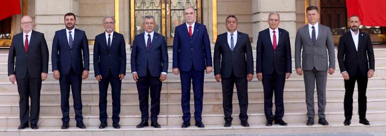 ESO Yönetim Kurulu üyeleri şahsi katkılarıyla Eskişehirspor’un yanında
