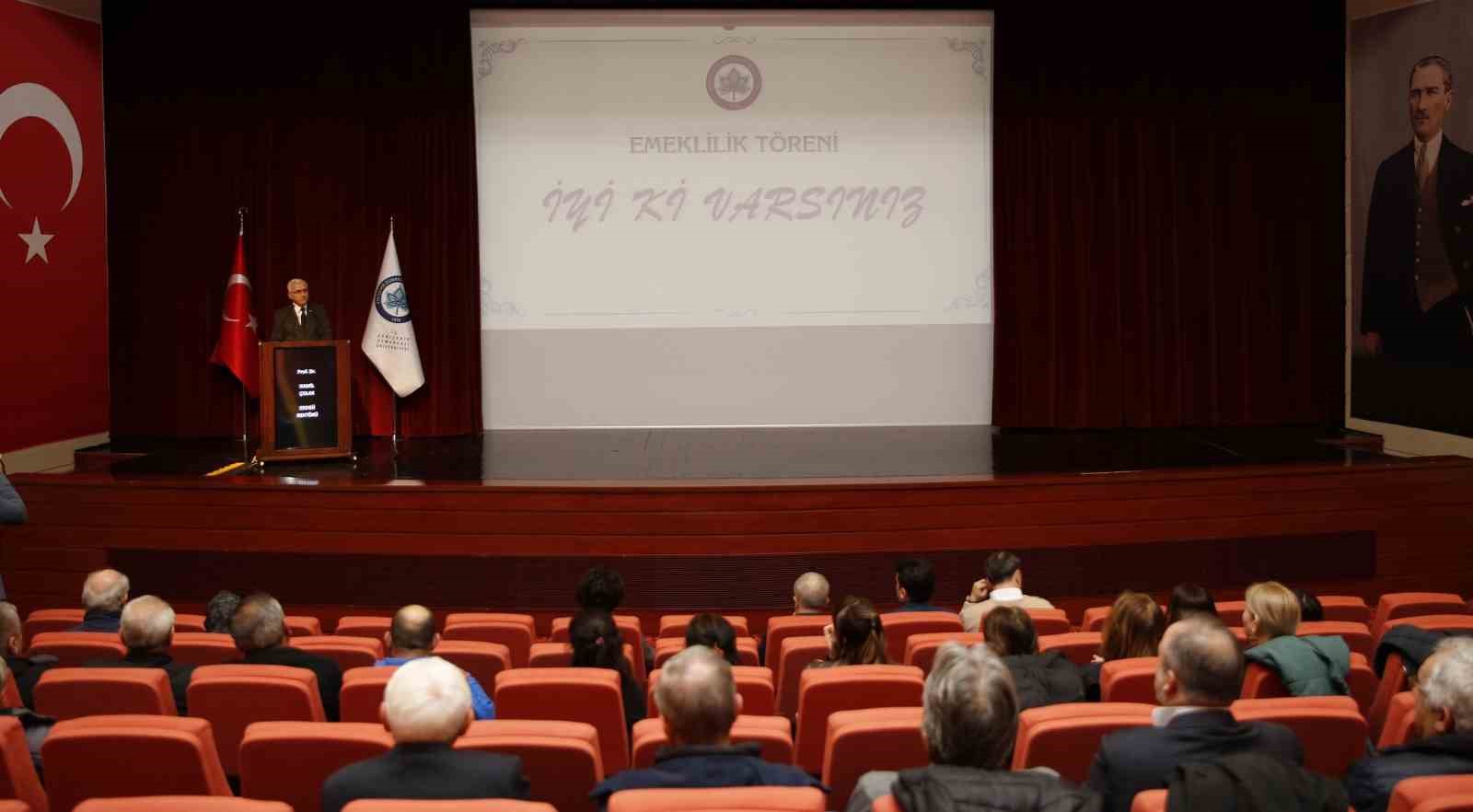 ESOGÜ’de ’İdari Personele Emeklilik Töreni’
ESOGÜ’de ’İdari Personele Emeklilik Töreni’