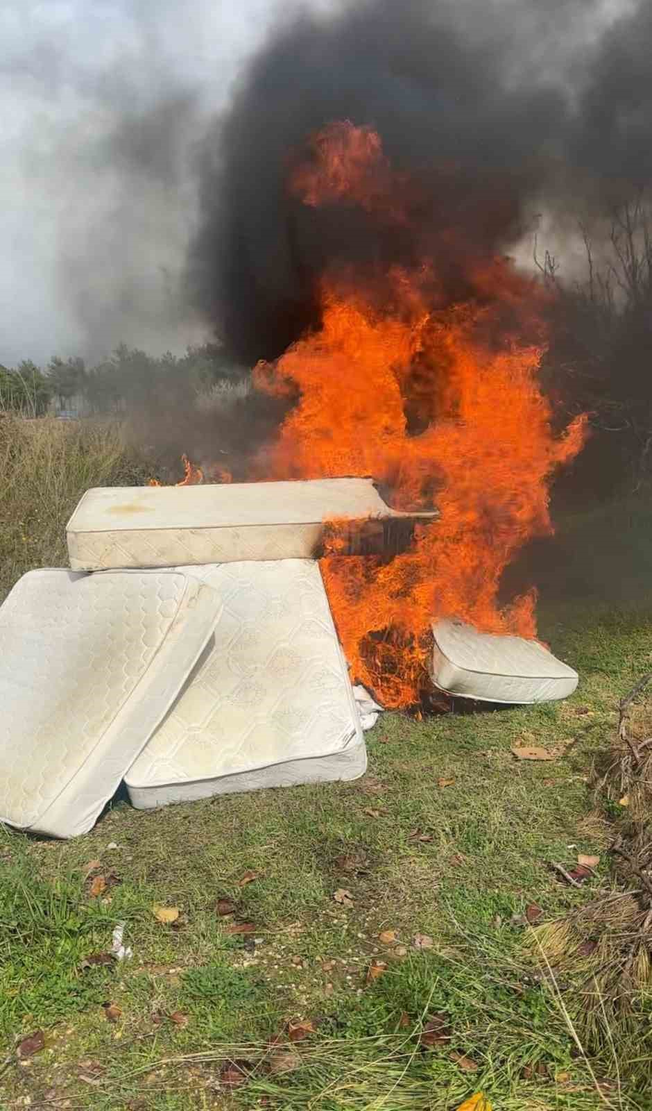 Eşyaları temiz kullanmayan personele sinirlendi, lojmandaki bütün eşyaları çıkartıp yaktı
