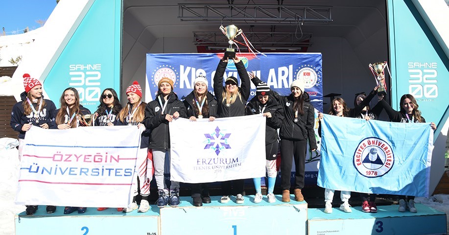 ETÜ Kayak Alp Disiplini Türkiye Şampiyonası’nda çifte kupa ile zirveye yerleşti

