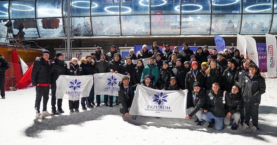 ETÜ Kayak Alp Disiplini Türkiye Şampiyonası’nda çifte kupa ile zirveye yerleşti
