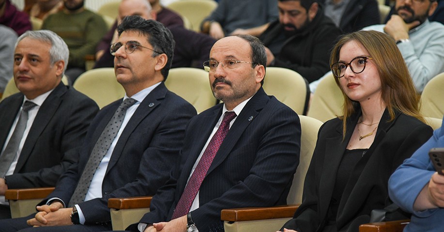 ETÜ Öğrencisi Gizem Nur Ünlü, Rektör Çakmak’ın yoğun çalışma gününe eşlik etti
