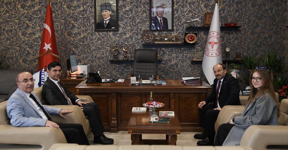 ETÜ Öğrencisi Gizem Nur Ünlü, Rektör Çakmak’ın yoğun çalışma gününe eşlik etti
