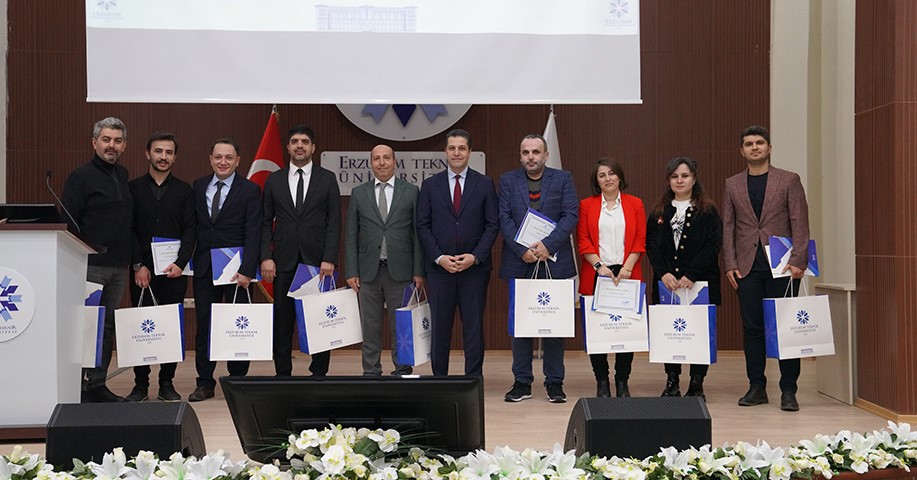 ETÜ’de akademik giysi ve ödül töreni gerçekleştirildi
