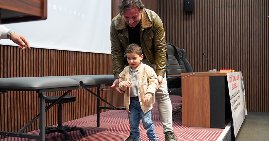 ETÜ’de pediatrik rehabilitasyonda erken müdahale ele alındı
