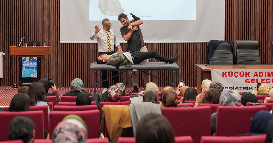 ETÜ’de pediatrik rehabilitasyonda erken müdahale ele alındı
