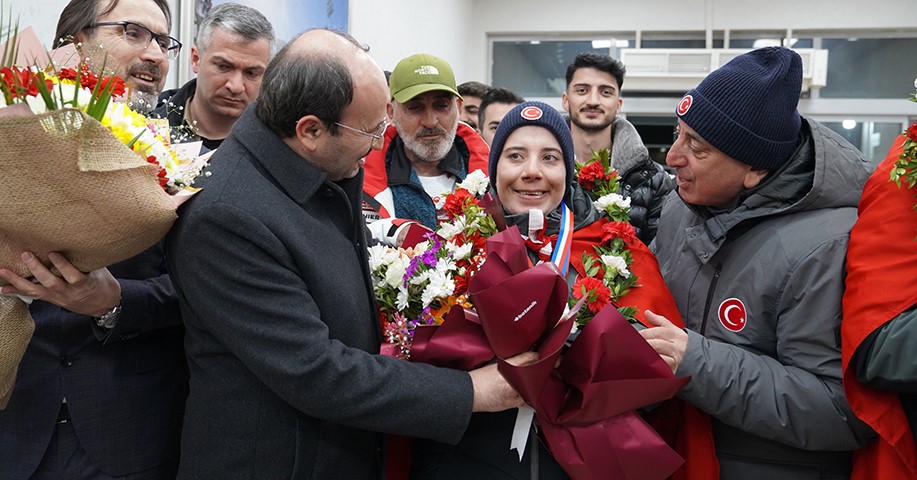 ETÜ’lü Bingül kardeşler, Zihinsel Engelliler Dünya Kayak Şampiyonası’nda 6 madalya kazandı
