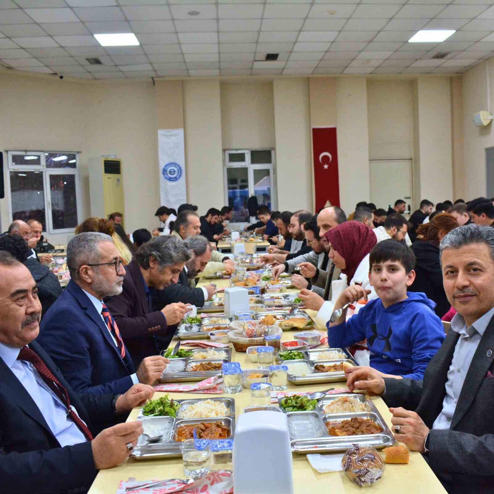 EÜ’de iftar sofrası tasavvuf musikisi ile taçlandı
