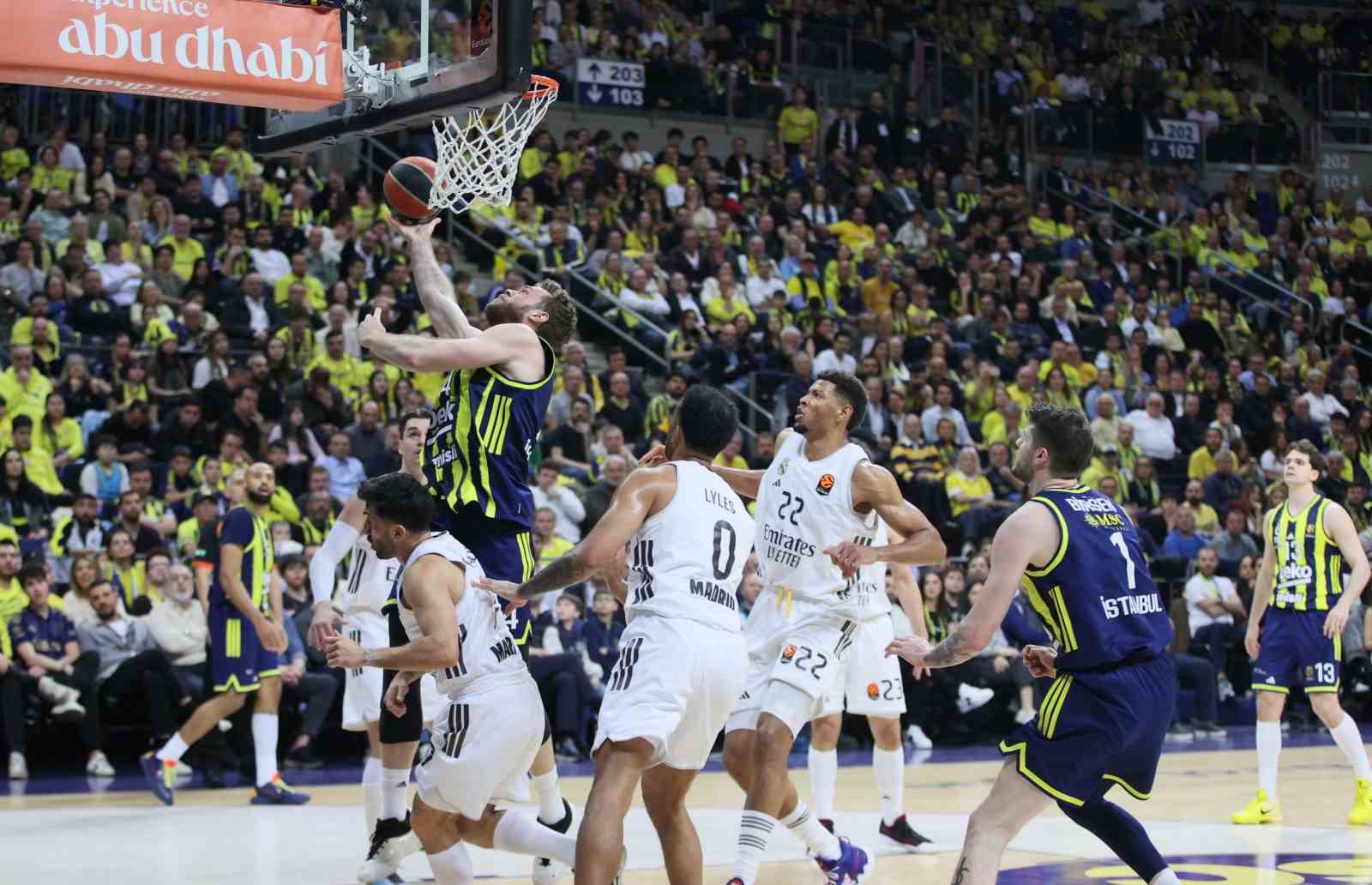 Euroleague: Fenerbahçe: 69 - Real Madrid: 74
