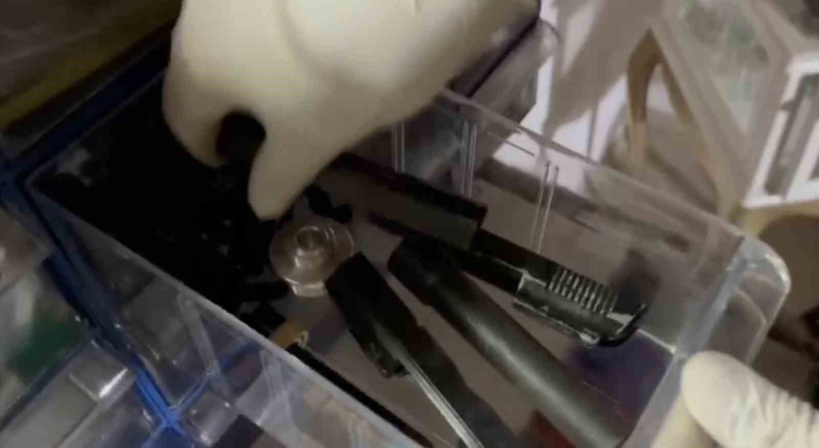 Ev, DEAŞ bağlantılı silah imalathanesi çıktı: Kokain ve yüzlerce silah parçası yakalandı
