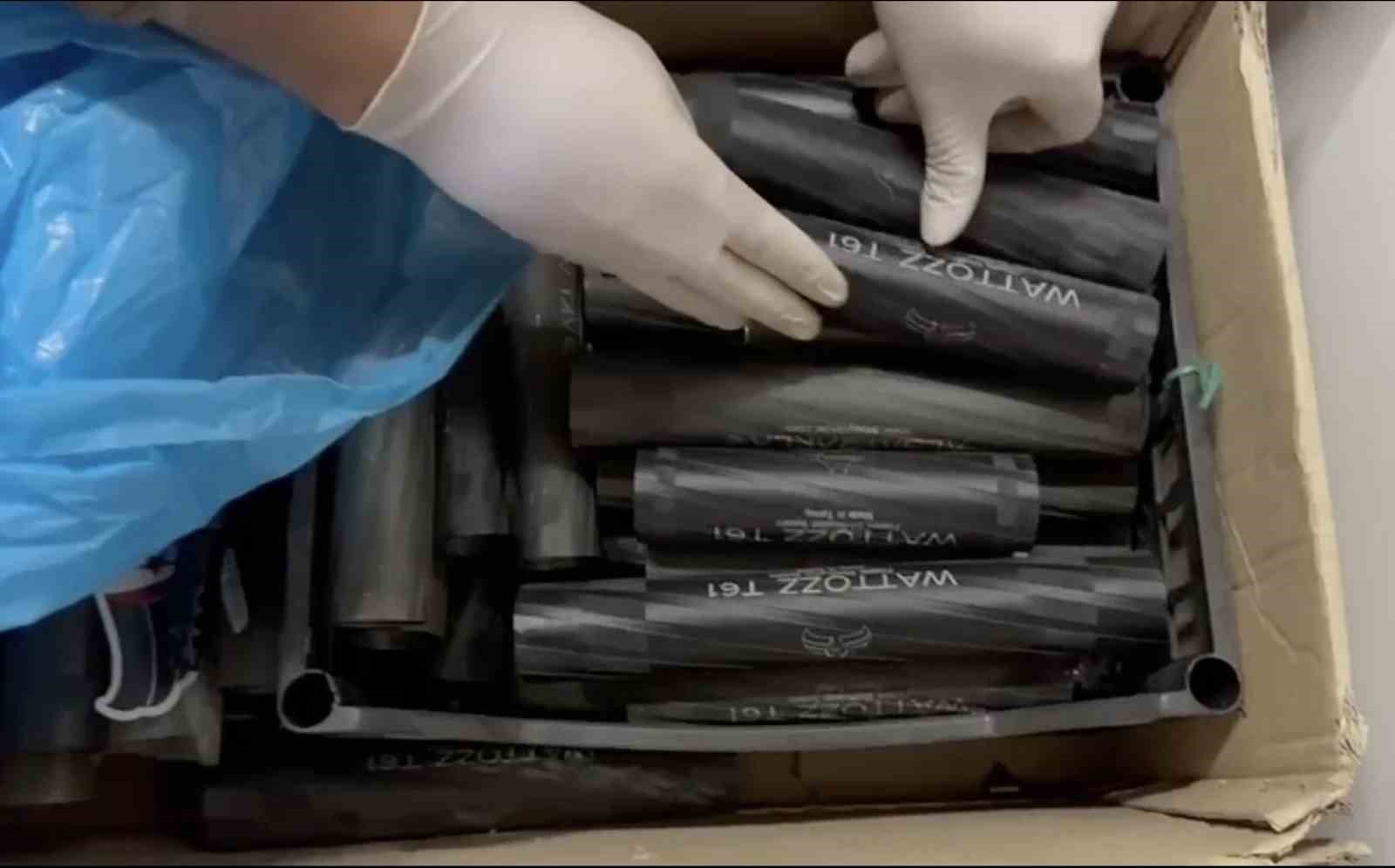 Ev, DEAŞ bağlantılı silah imalathanesi çıktı: Kokain ve yüzlerce silah parçası yakalandı
