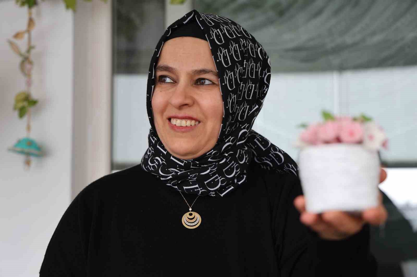 Ev hanımının azmi: 20 belge aldı ve 300 öğrenciye usta oldu
