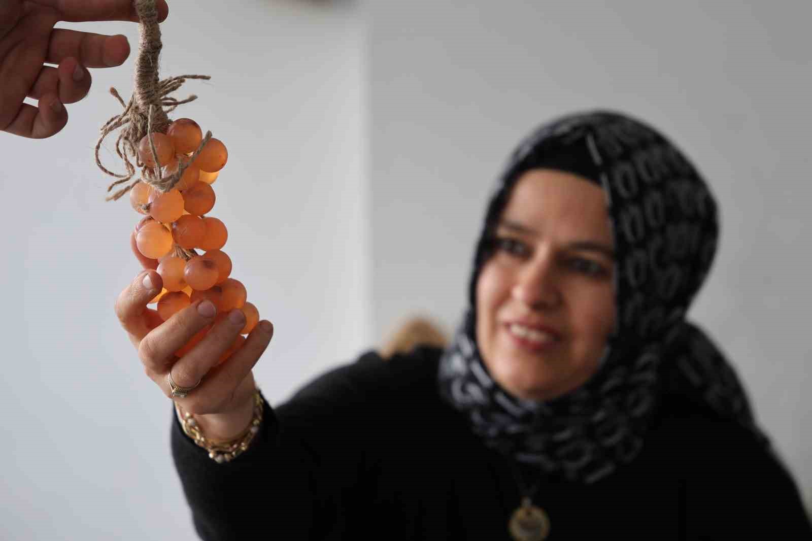 Ev hanımının azmi: 20 belge aldı ve 300 öğrenciye usta oldu
