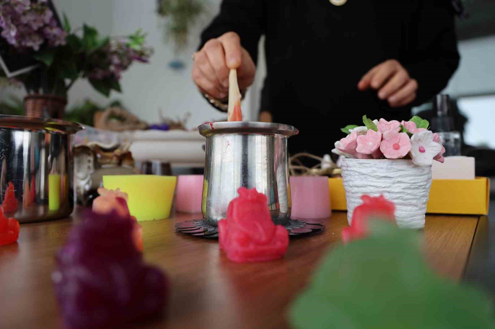 Ev hanımının azmi: 20 belge aldı ve 300 öğrenciye usta oldu
