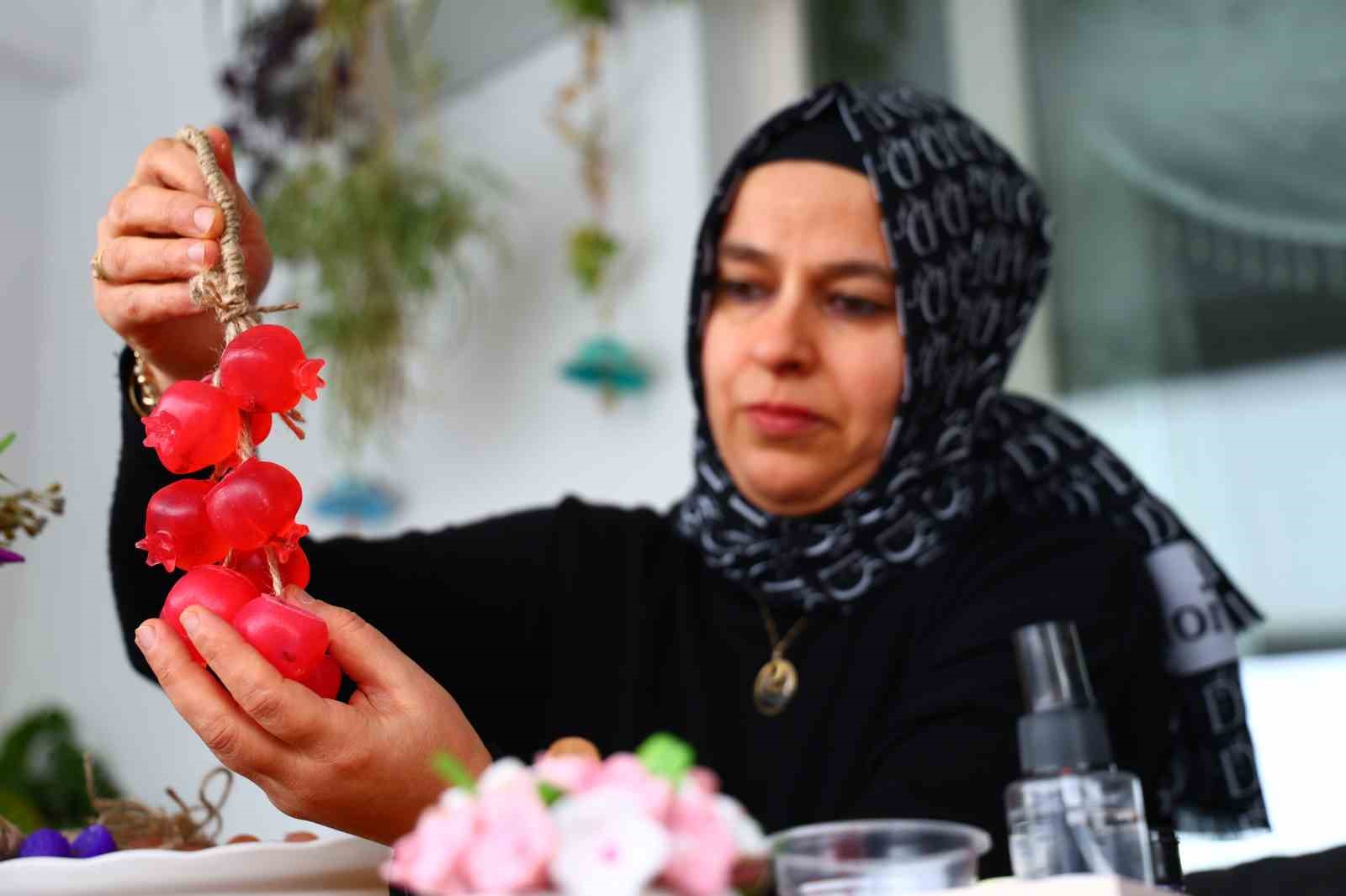 Ev hanımının azmi: 20 belge aldı ve 300 öğrenciye usta oldu
