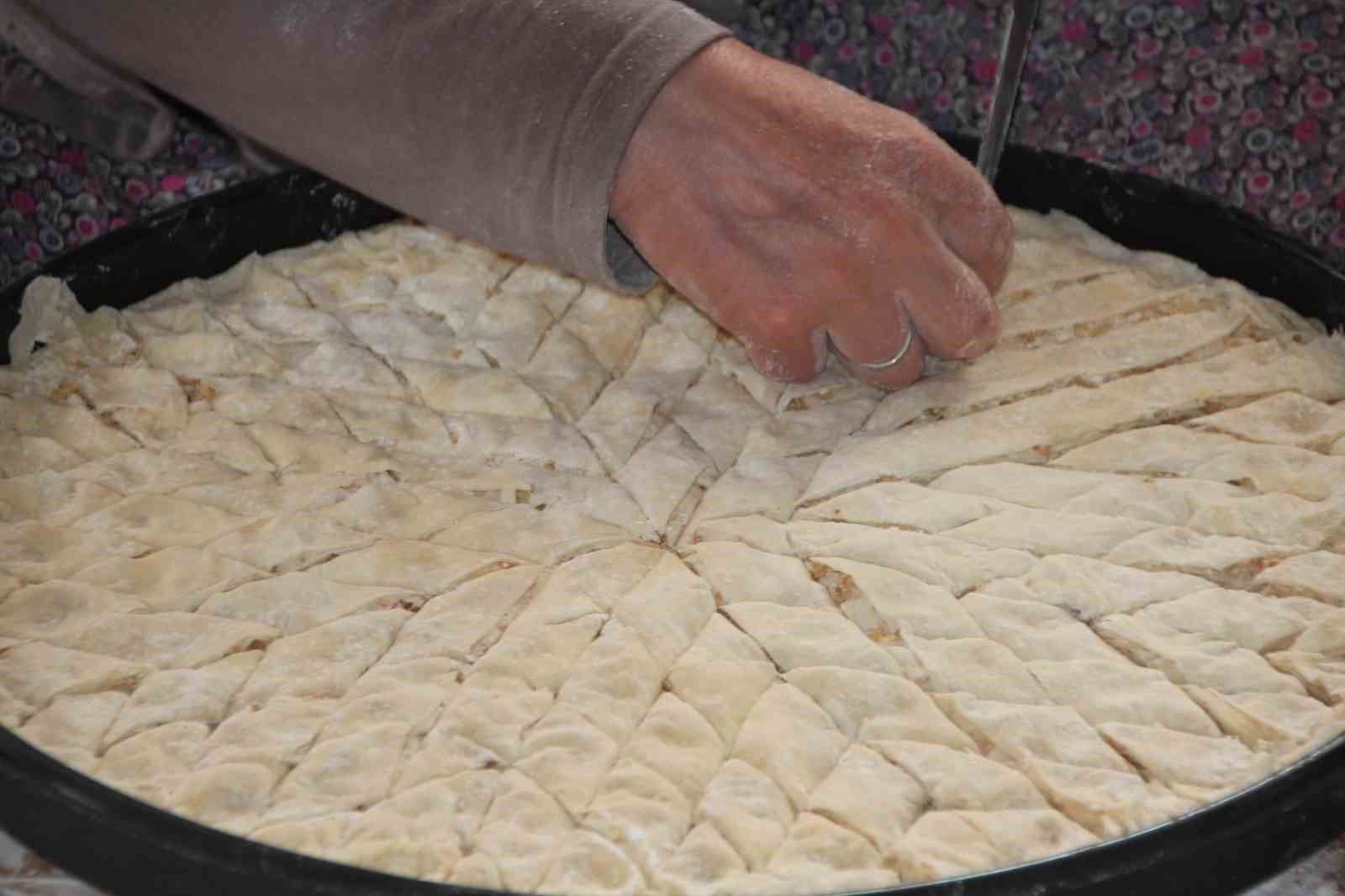 Ev hanımları bu kooperatifte toplanarak ev ekonomisine yardımcı oluyor
