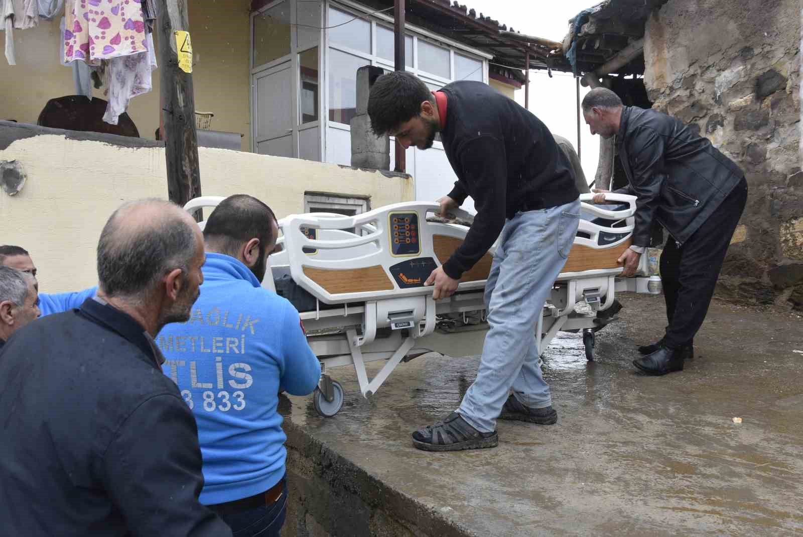 Evde bakım hastasına ortopedik yatak hediyesi
