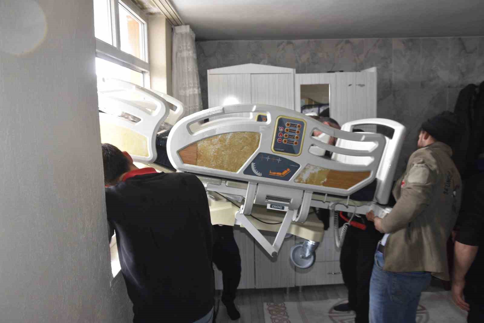 Evde bakım hastasına ortopedik yatak hediyesi
