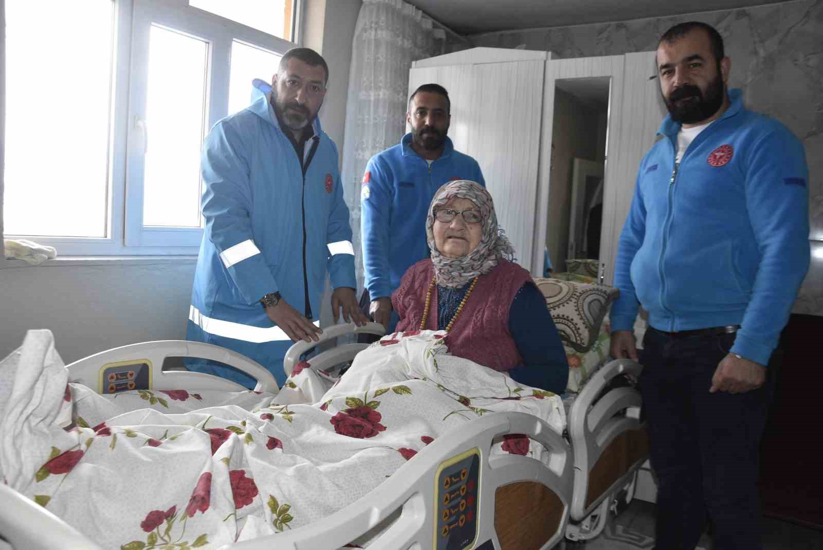 Evde bakım hastasına ortopedik yatak hediyesi
