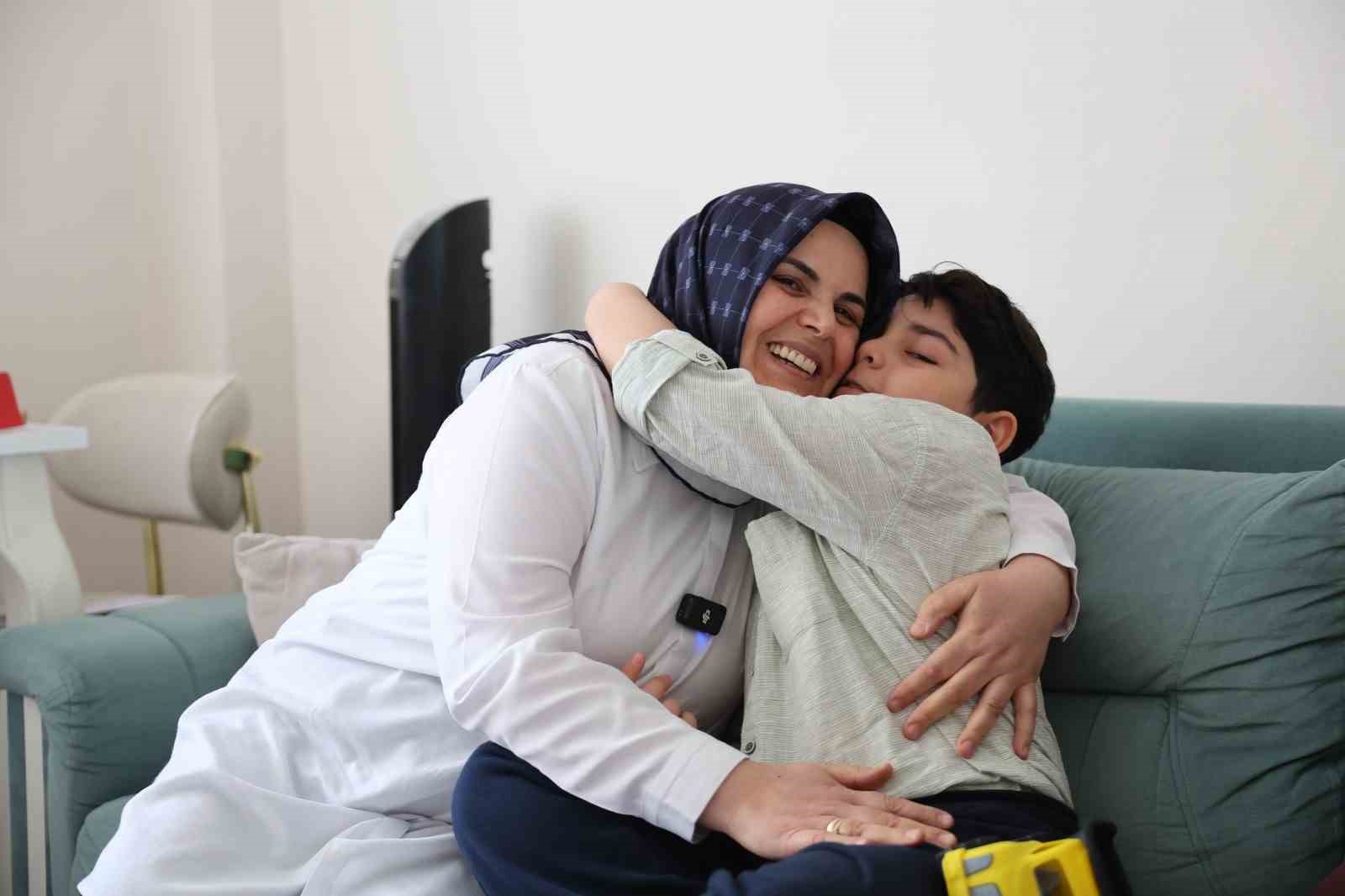 Evde eğitim gören özel çocuklara 23 Nisan sürprizi
